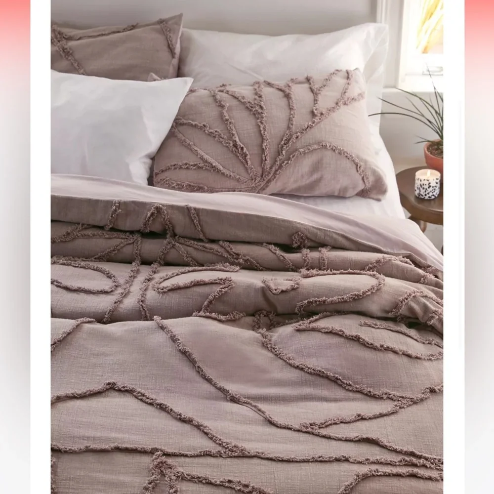 New Urban Outfitters Larisa Tufted Duvet Cover